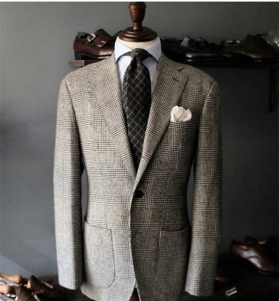 西服定制有哪些好處？定制時(shí)怎樣選擇里料？